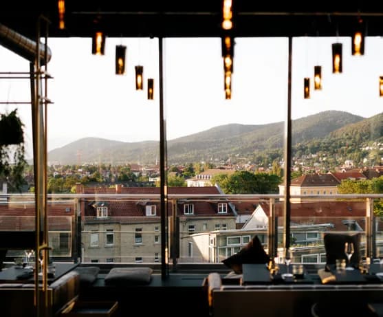 Fensterplatz der Schilling Roofbar mit Blick über Heidelberg